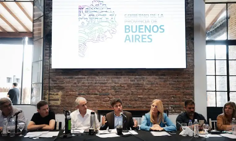 Kicillof encabezó en Chascomús un encuentro con sectores productivos y analizó el impacto de la crisis económica