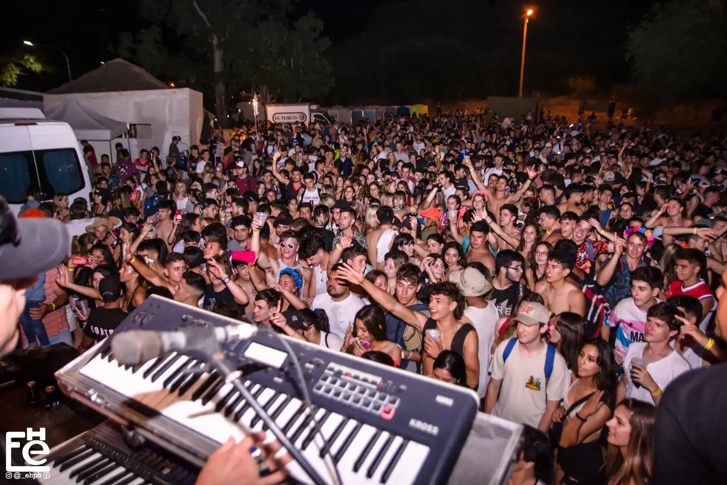 Incidente por autos estacionados en Mansa y el Paseo II durante la fiesta Seven Biguá
