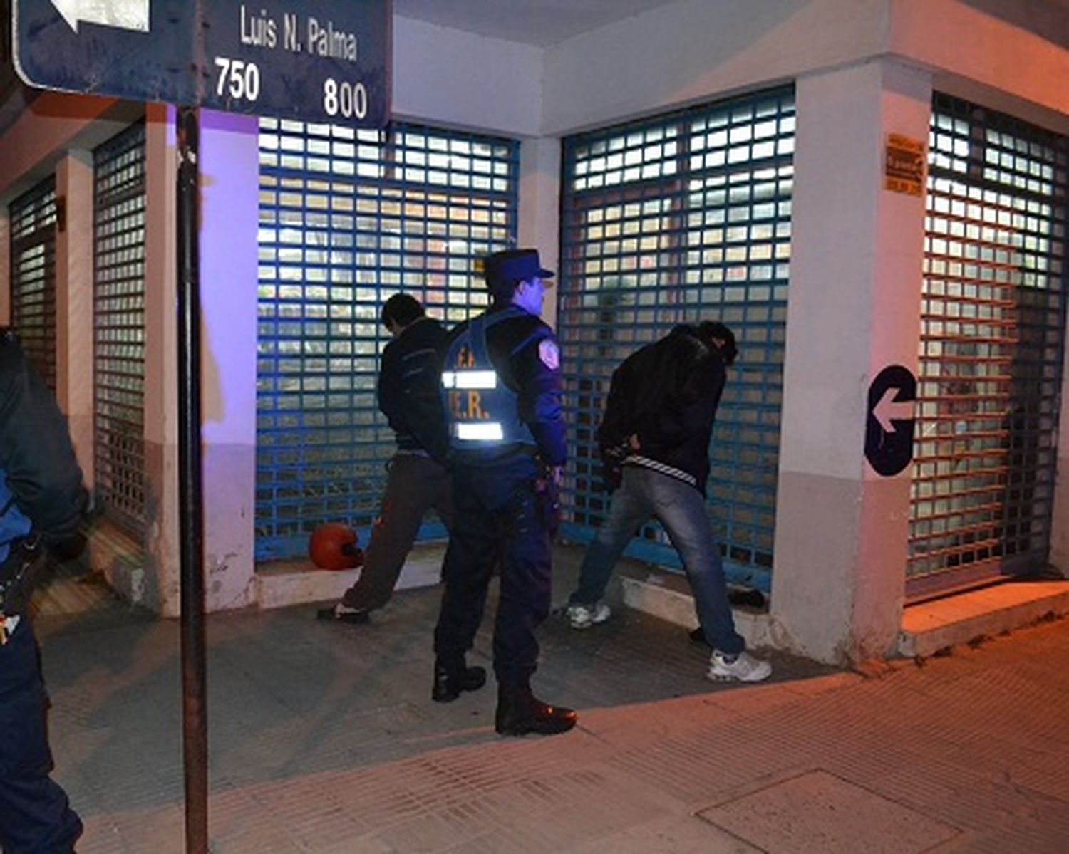 La policía detuvo a dos hermanos con antecedentes