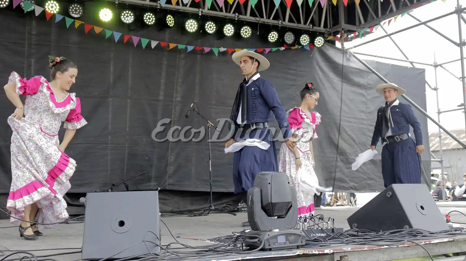 Sobre el escenario. Hubo espectáculos de danza y folclore