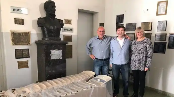 Entregaron mobiliario a escuelas de Balcarce