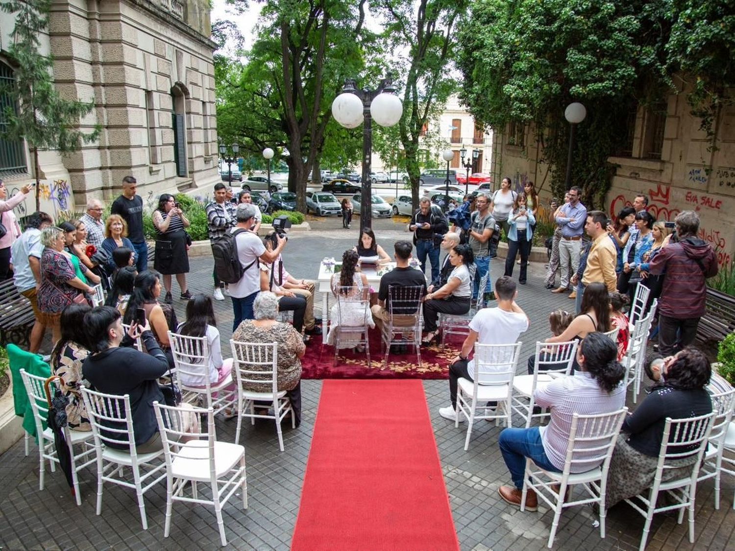 Rosario inaugura un nuevo espacio público para casamientos: la Plaza Santos Dumont