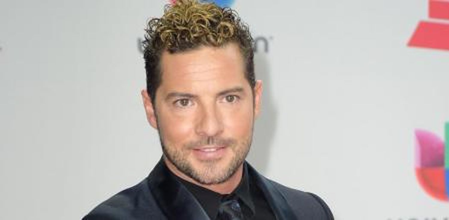 David Bisbal Tuvo un Accidente con su Vestuario