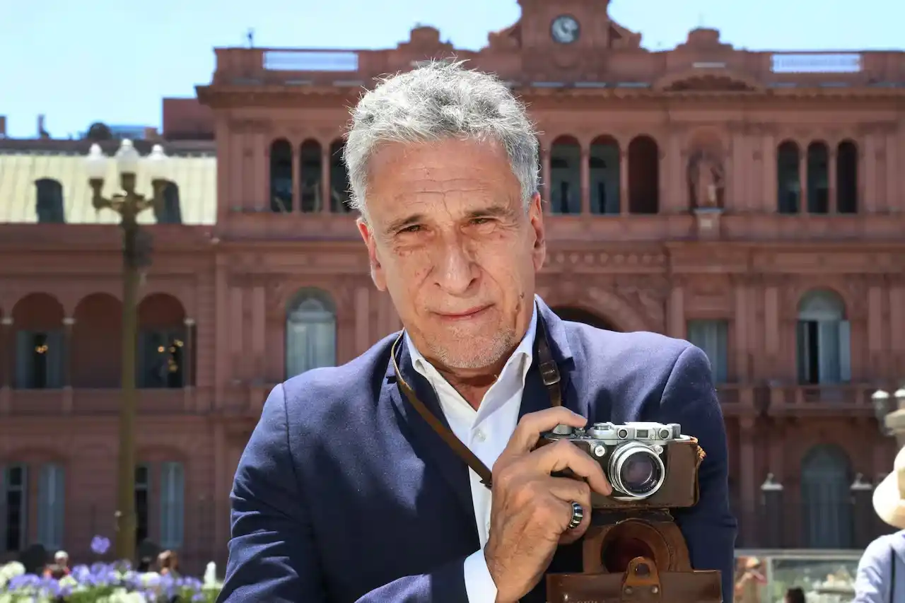 Víctor Hugo Bugge, histórico fotógrafo presidencial argentino.