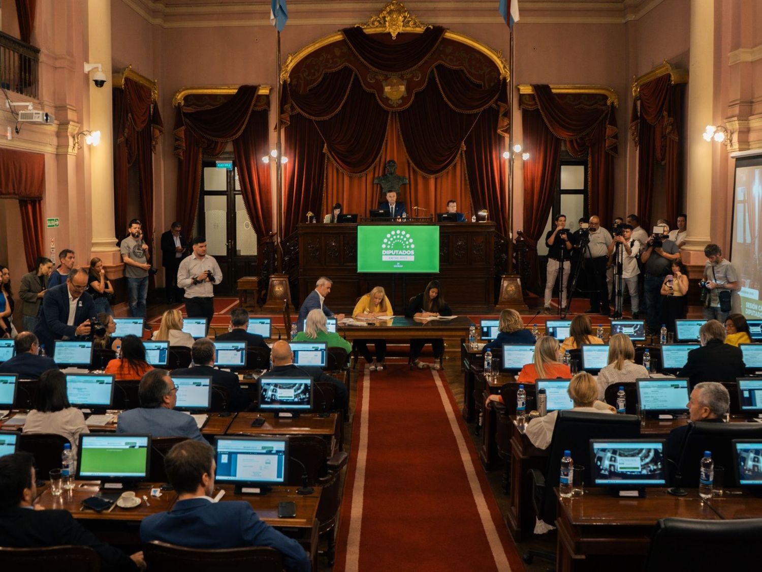 Habrá recortes del 30% en los contratos de la Cámara de Diputados de Entre Ríos
