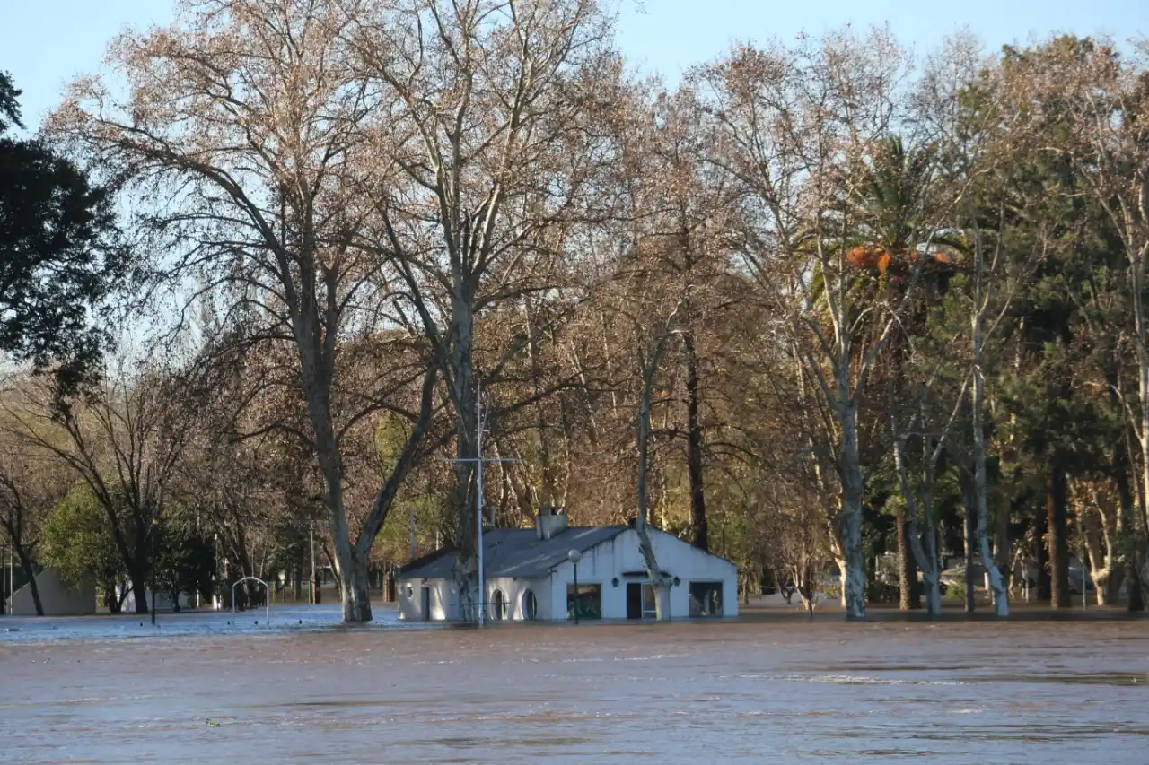 El río sigue creciendo: a las 15 marcó los 4,49 metros