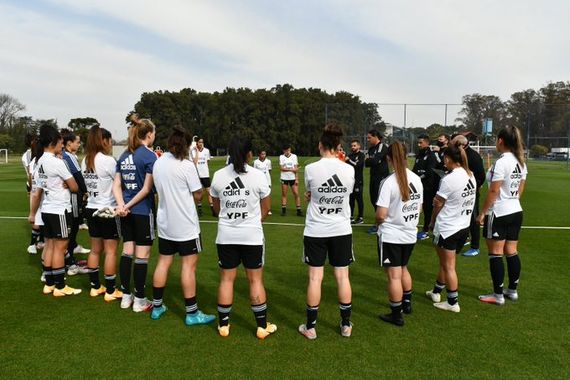 Con dos tandilenses, se puso en marcha el ciclo de Portanova
