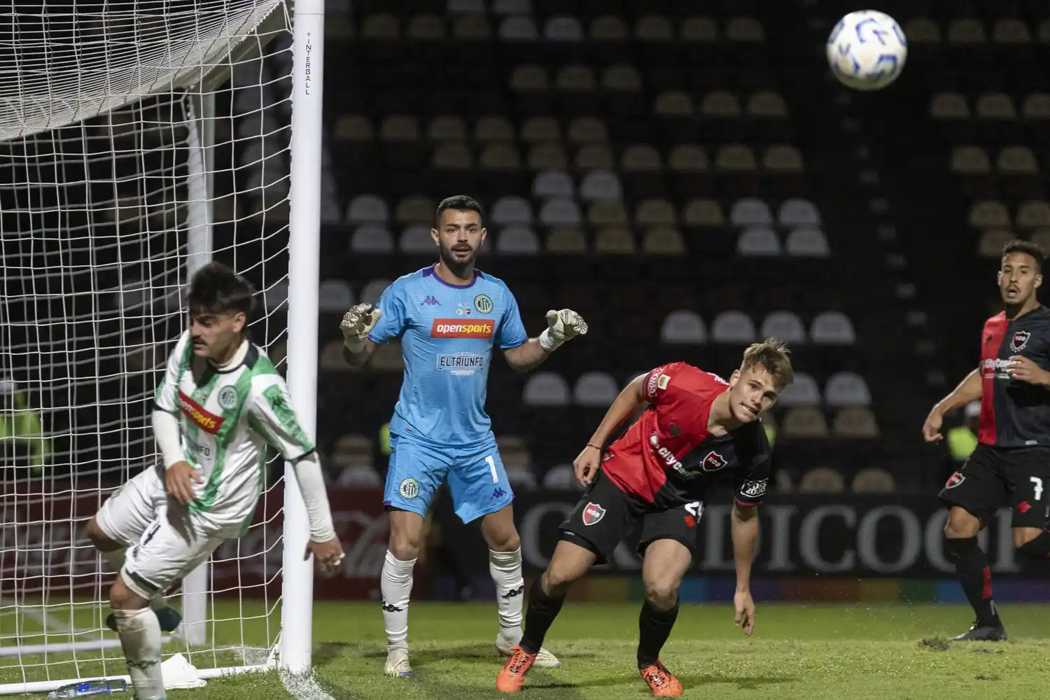 Casas durante el partido frente a Newells por Copa Argentina