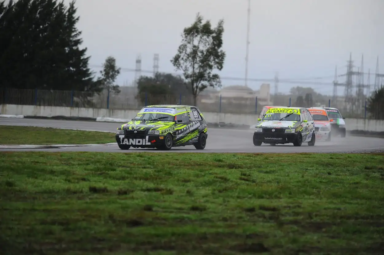 Bayala, Ugarte y Aramburu corrieron en Turismo Pista