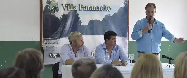 Bordet firmó el contrato para el inicio de  obra de defensa contra  inundaciones en Villa Paranacito