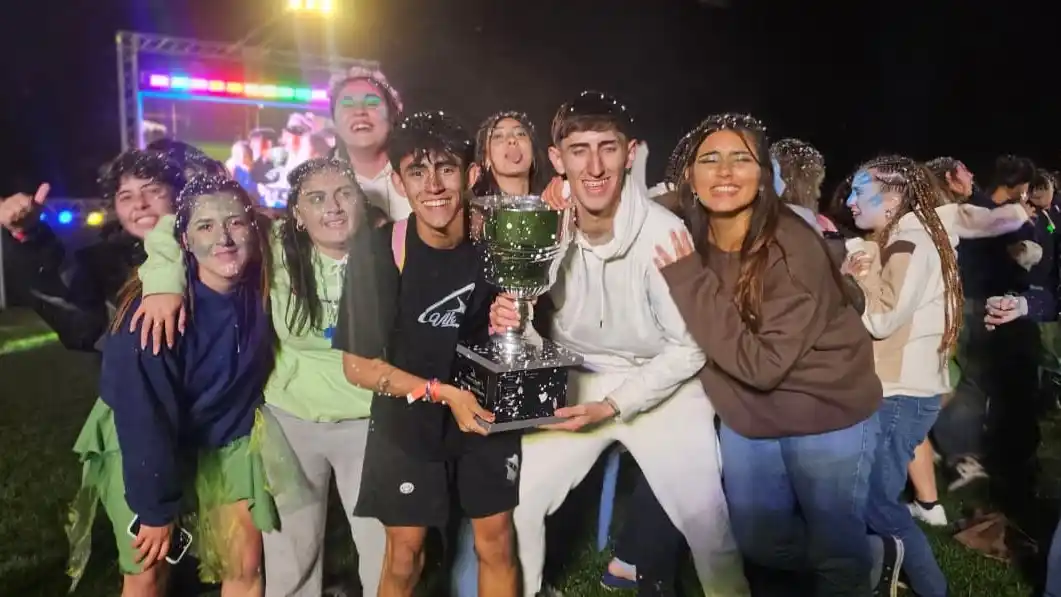 Bersamateikos fue el ganador de la Farándula Estudiantil 2025