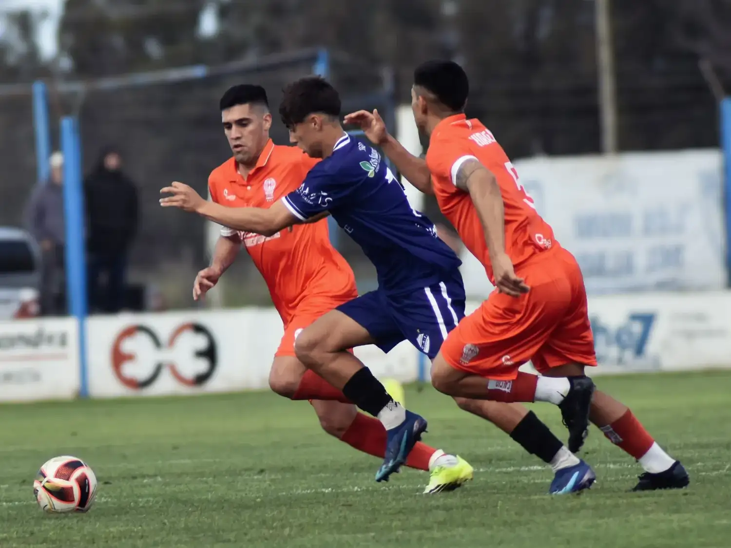 Independiente empezó ganando pero cayó como local ante Huracán