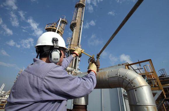 Confirman un caso de coronavirus en una petroquímica de Puerto General San Martín y aislan a 20 personas