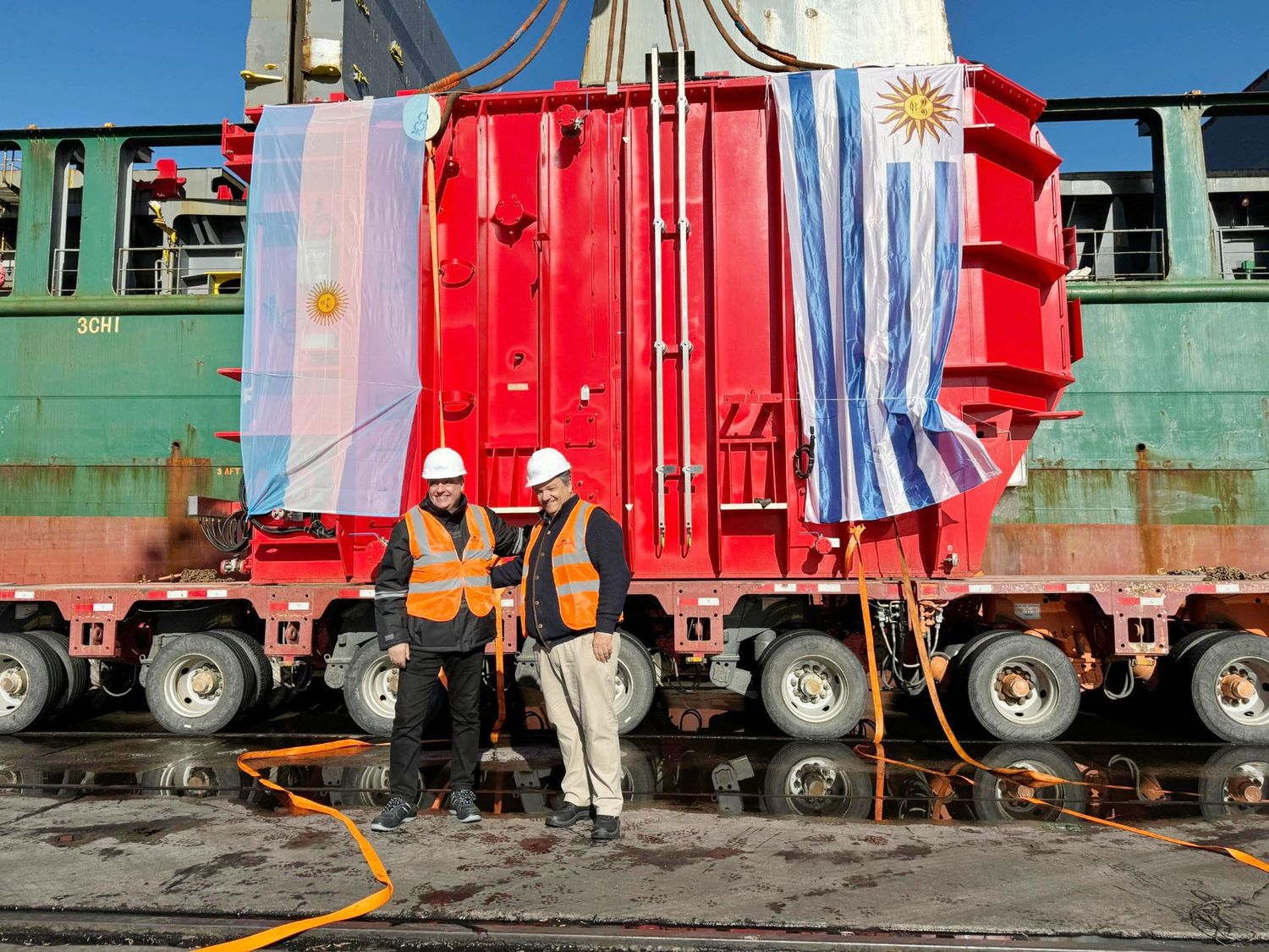 Salto Grande: se recibió un nuevo Banco de Transformadores en el Puerto de Montevideo