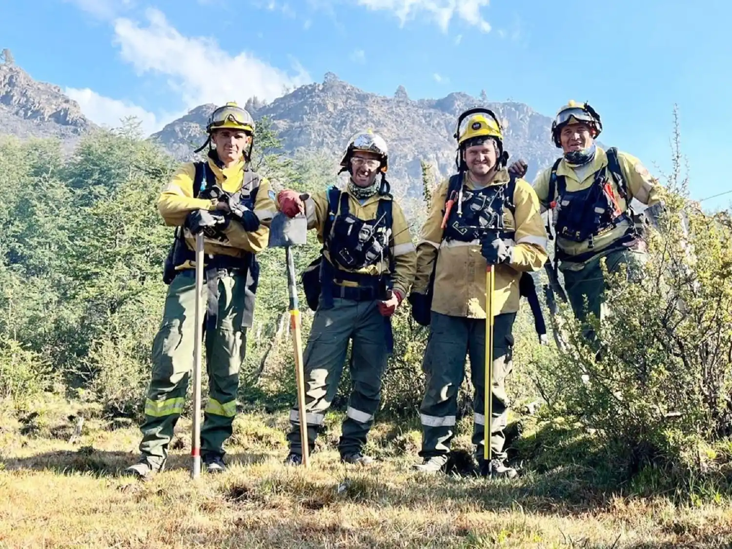 Brigadistas entrerrianos trabajan en tareas de control y combate de los incendios en Chubut