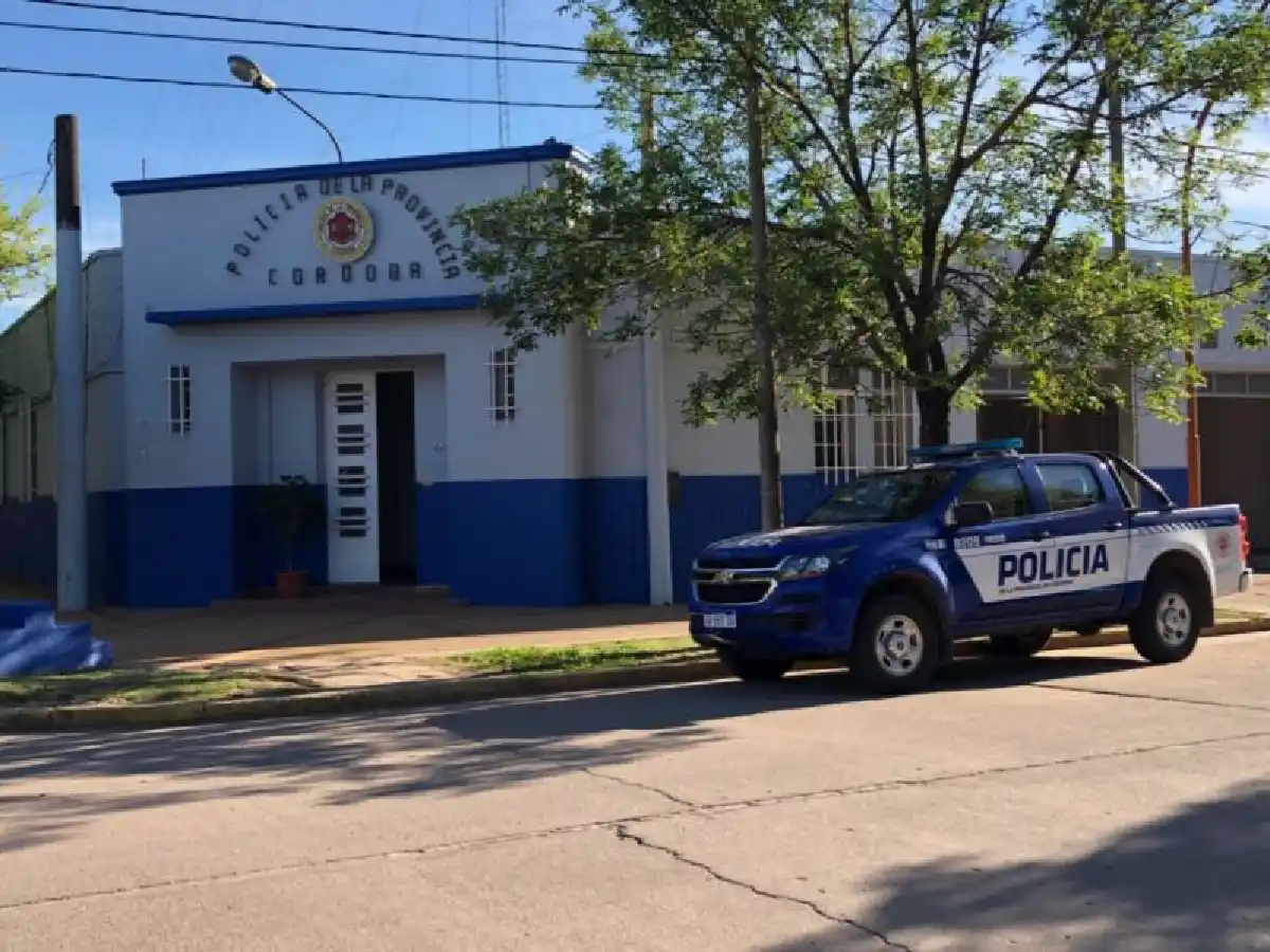 Porteña: perdió el control de su auto y terminó dentro de un campo