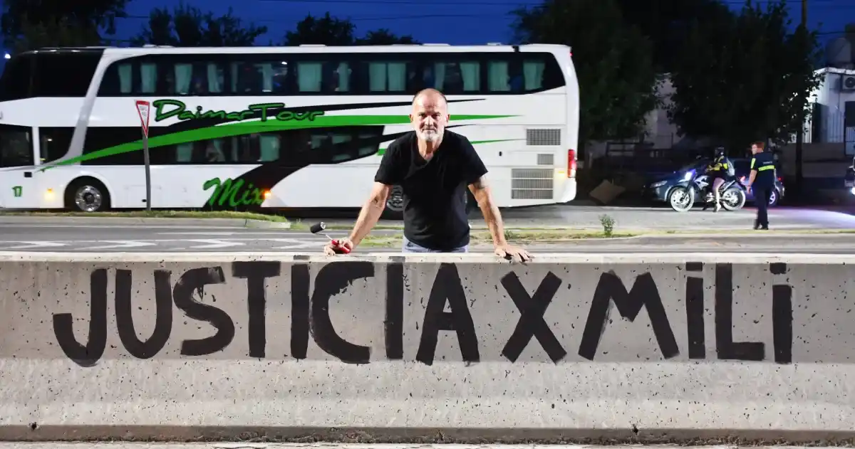 La pintada realizada por César Quenaipe en La Pampa en honor a la memoria de su hija.