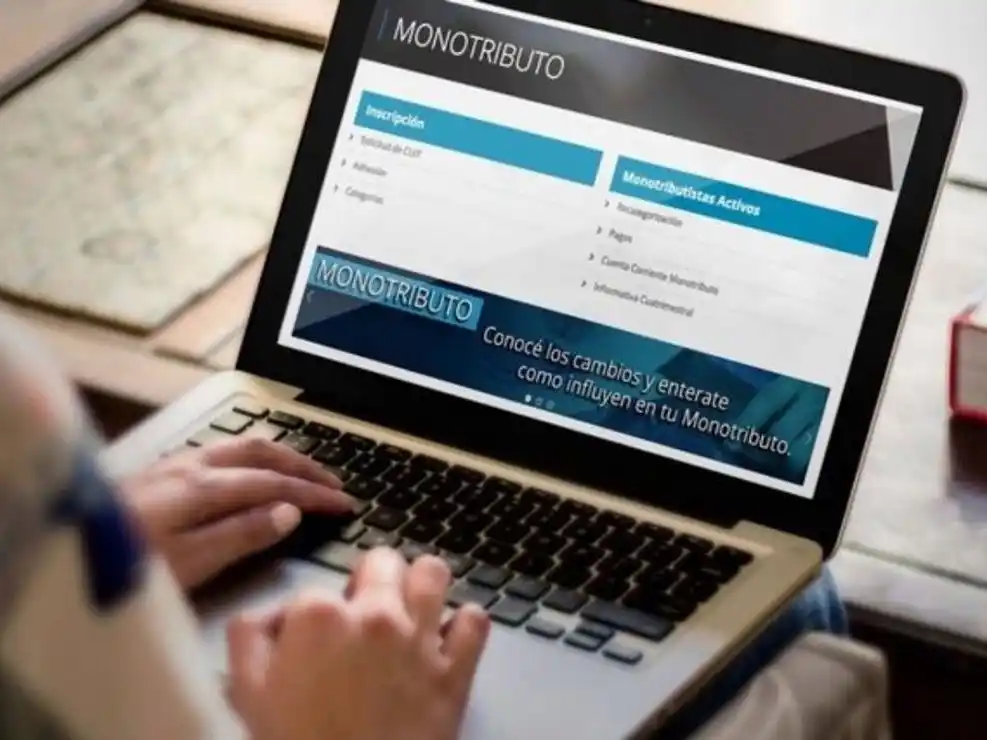 El Gobierno estudia eliminar el monotributo y trasladar a  los contribuyentes al régimen general