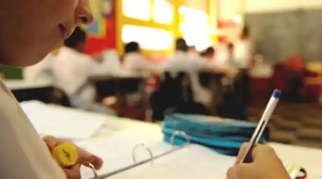 En una clase de educación sexual, nueve alumnas se animaron a denunciar los abusos de un maestro