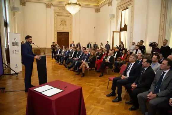 Pullaro encabezó en Rosario la constitución de la Mesa Permanente de Trabajo, Empleo y Seguridad Social de la Región Centro