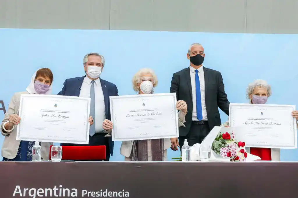 Fernández destacó la lucha de Madres y Abuelas e instó a "mantener viva la memoria"