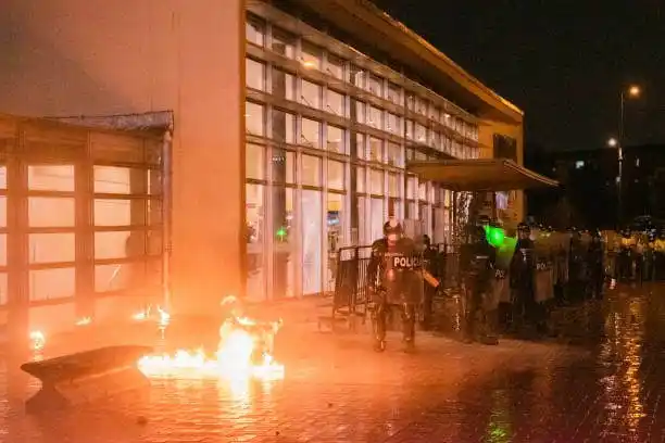 TRAGEDIA EN PROTESTA, motociclista muere en retén ilegal
