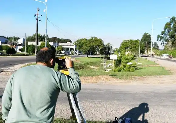 Obras de reparación en la rotonda de Villa Adela 