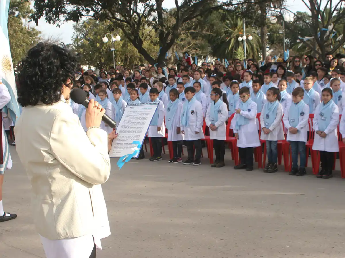 Emotivo acto por el Día de la Bandera en Arroyito 