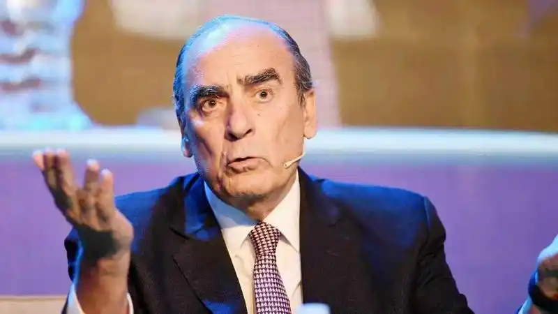 Francos se reunirá con diputados dialoguistas 
en busca de apoyo para la reforma electoral