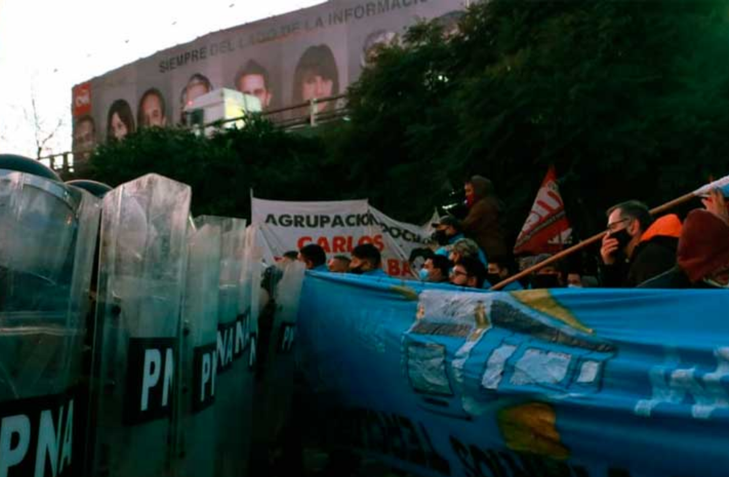 Protesta e incidentes en Puente Pueyrredon