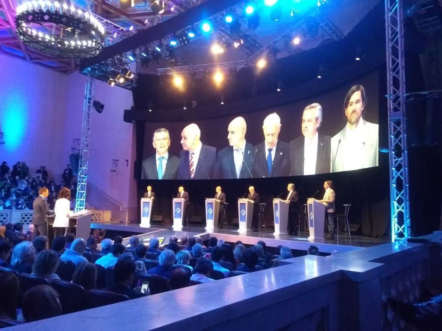 Un debate con pocas propuestas, Mauricio Macri defendió su gestión y Alberto Fernández jugó a atacarlo