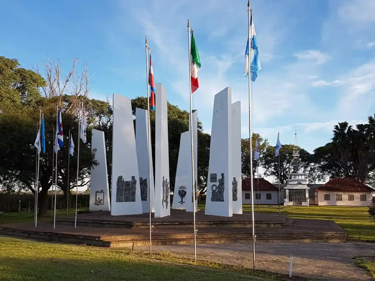 Con una mateada y shows, el Monumento al Inmigrante Piemontés celebra su día 