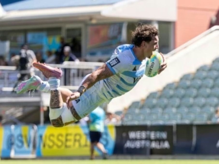 La palomita de Luciano González para marcar uno de sus tries ante España. Foto;World Rugby