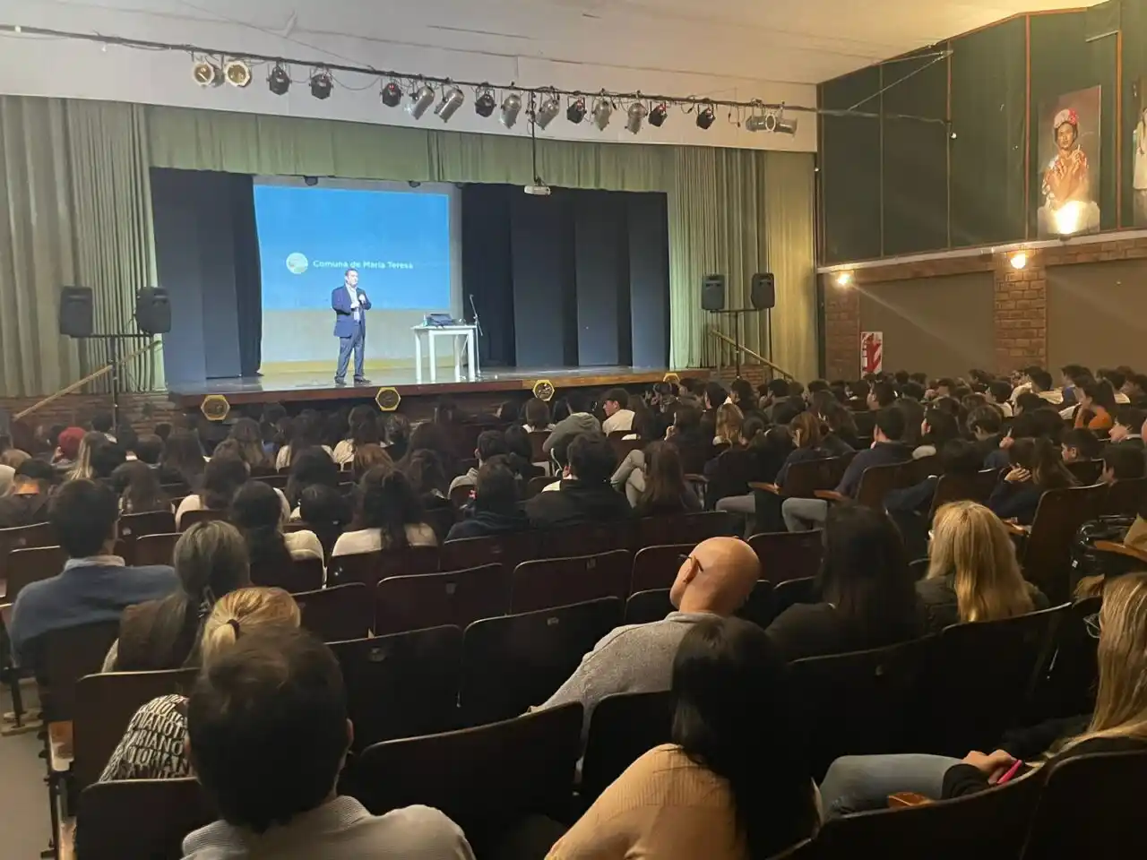Charla sobre “Los peligros en las redes sociales” en María Teresa