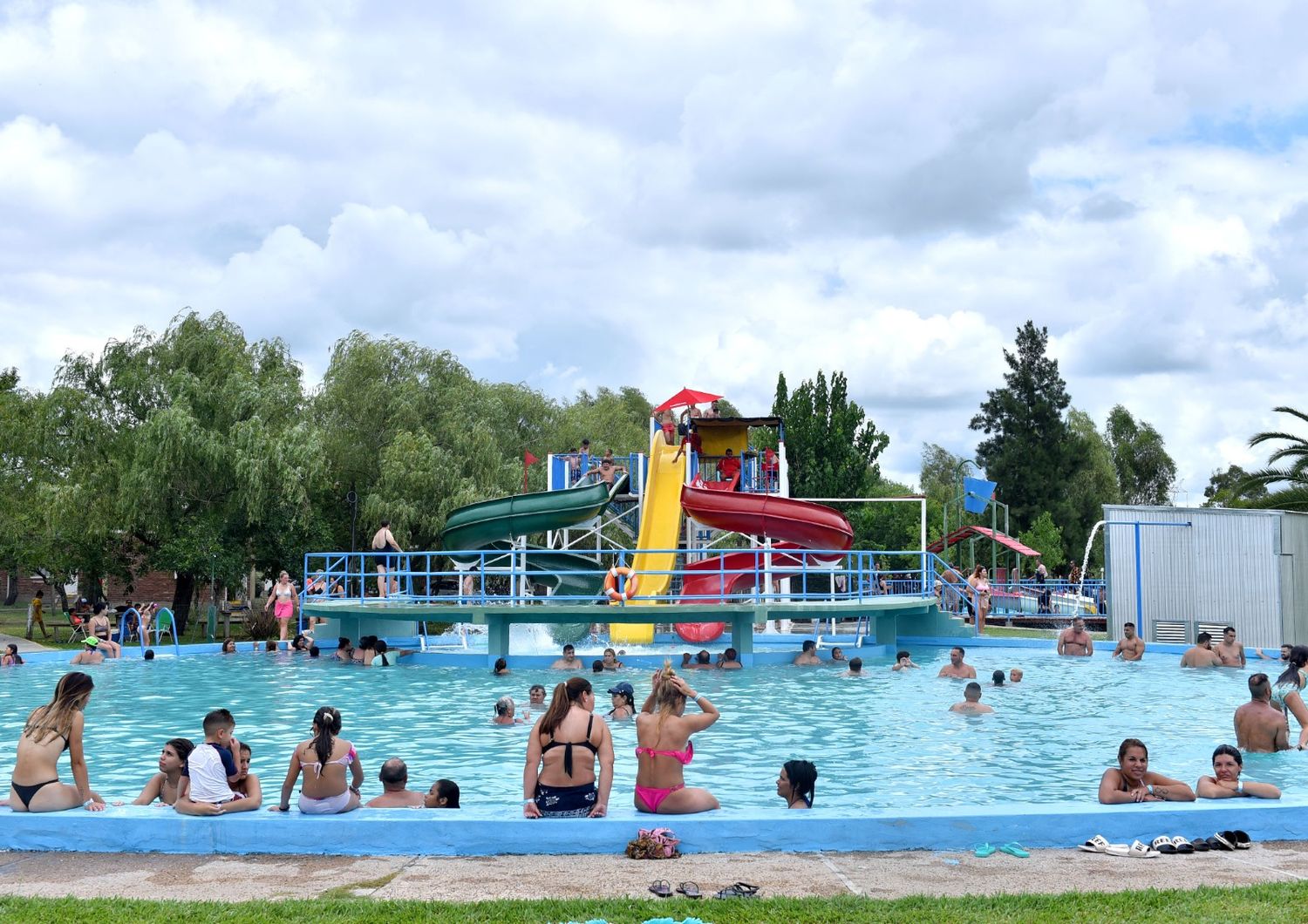 Pueblo Belgrano disfruta de ocupación plena en el inicio del fin de semana de Carnaval