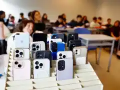 La Provincia aprobó una ley que regula el uso de pantallas en escuelas primarias