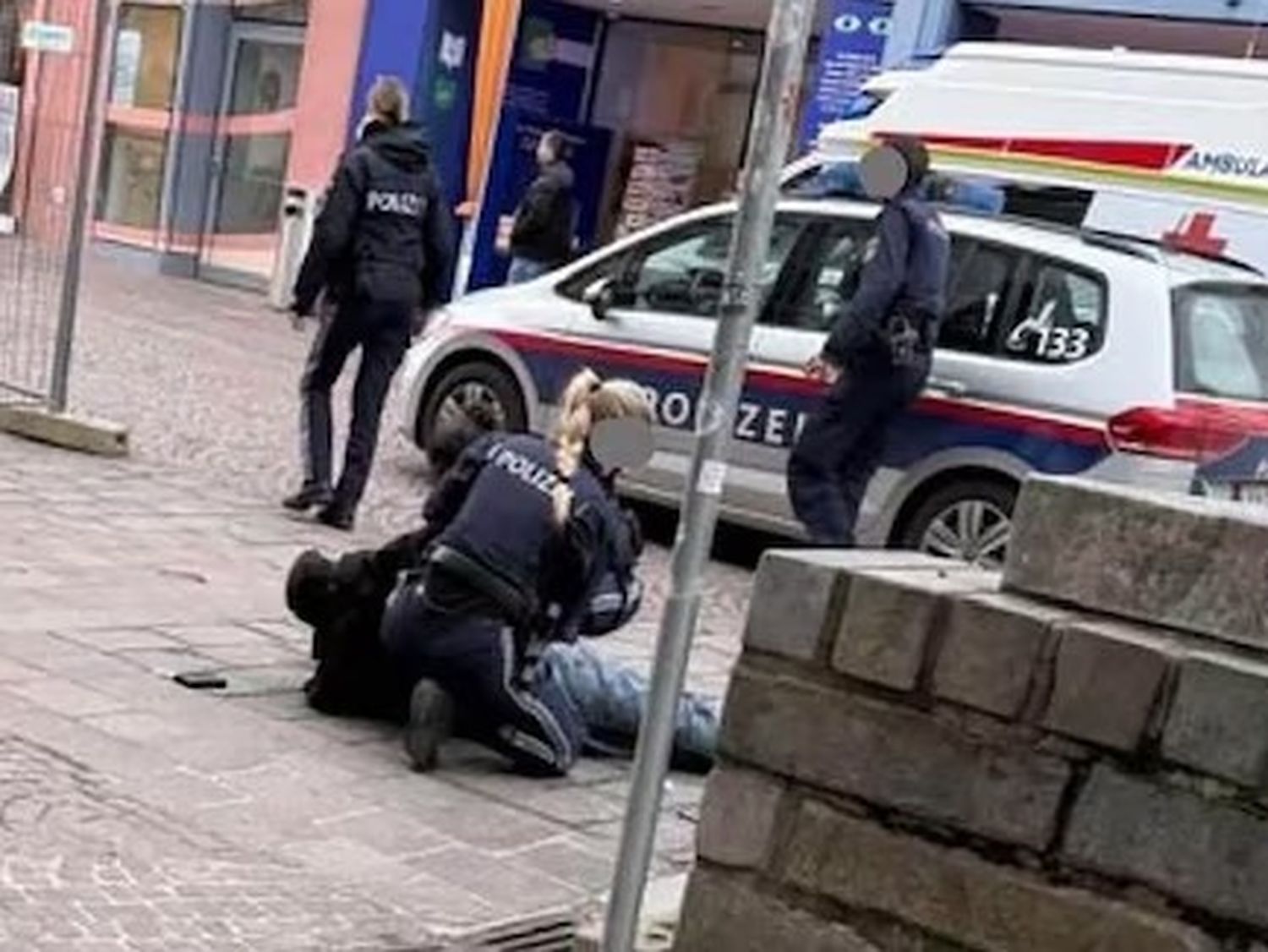 El agresor fue detenido por agentes policiales