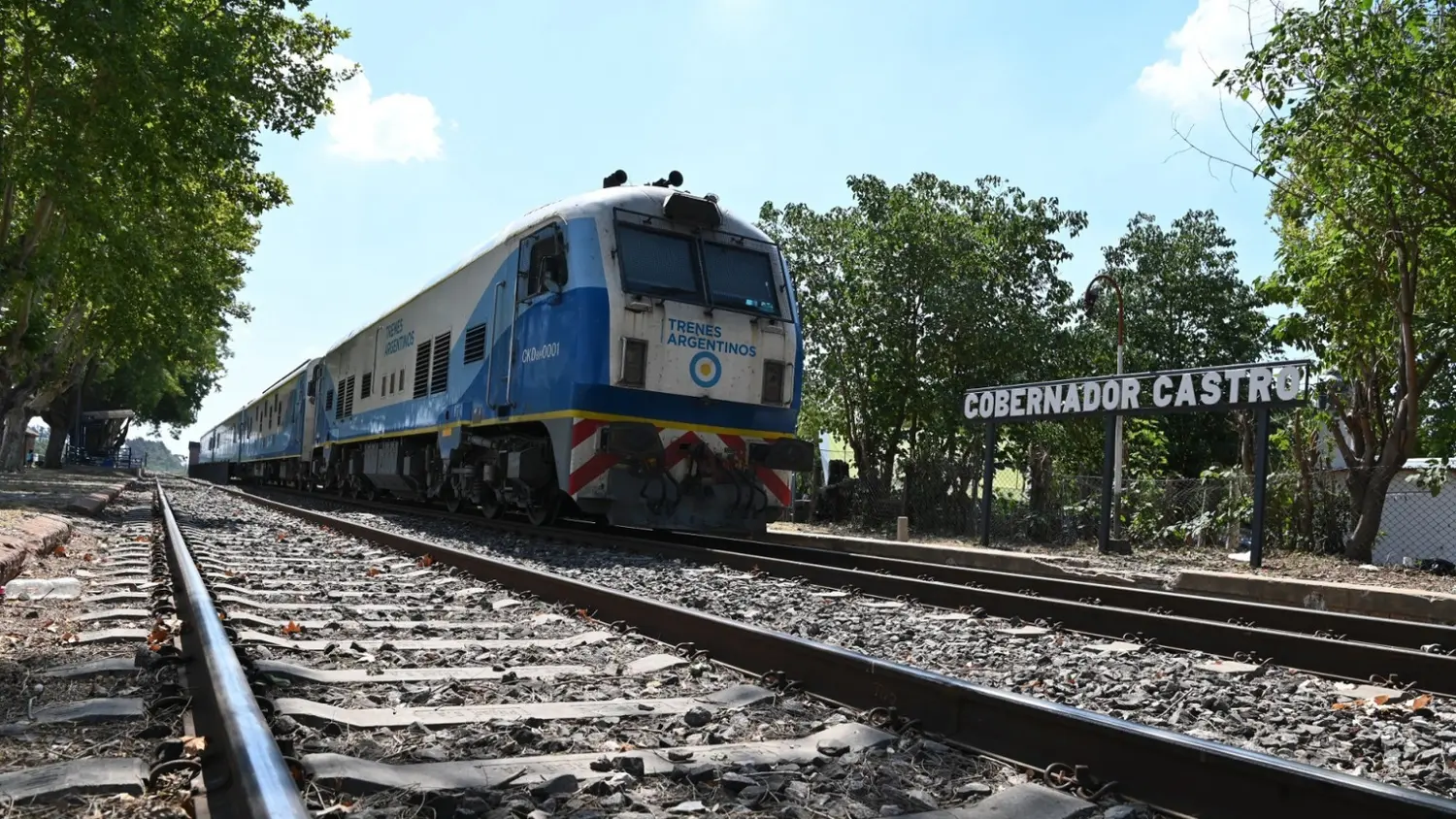 Por Gobernador Castro había pasado a las 11,22. Después tuvo otras dos paradas por desperfectos. (Foto: @TrenesGenerales)