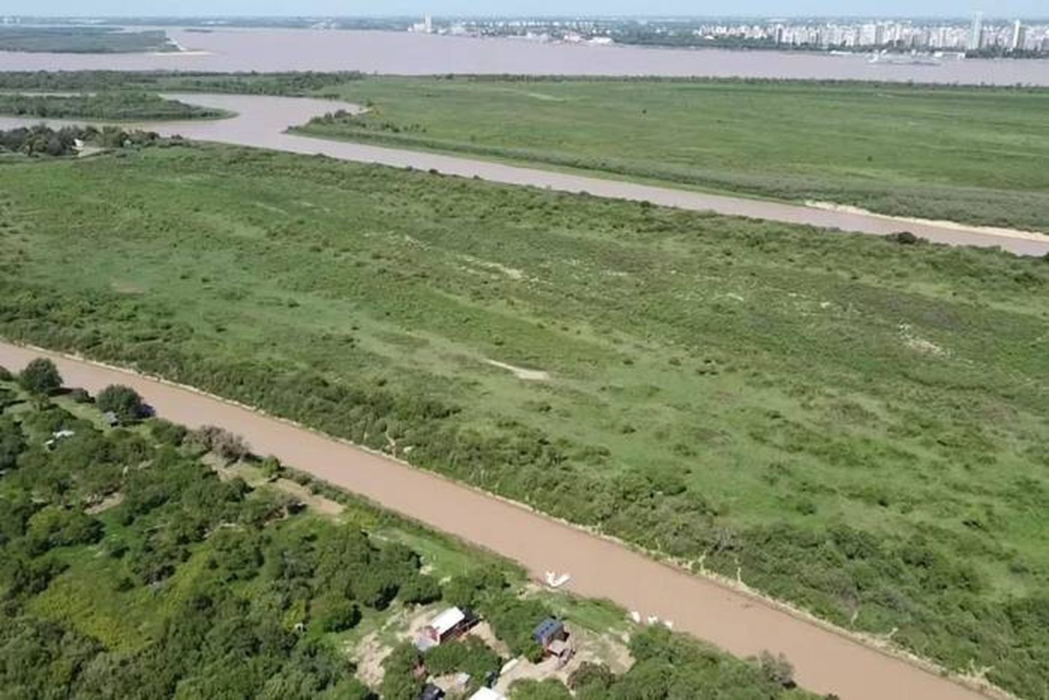 La provincia capacita a pobladores de las  islas del Delta sobre la construcción de  cortafuegos naturales