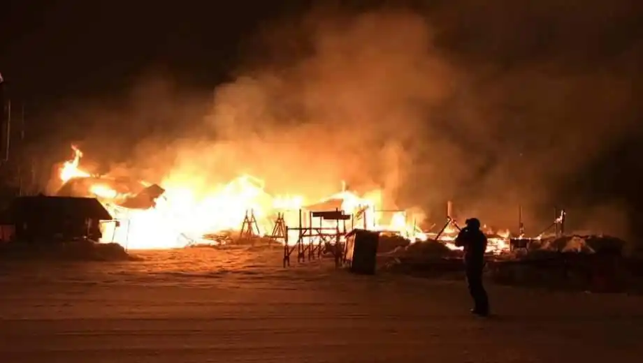 San Martín de los Andes: se incendió una confitería del centro de esquí Chapelco