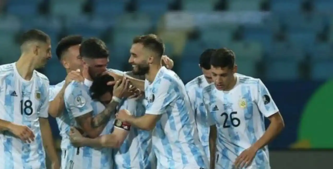 Argentina se metió en Qatar 2022 tras igualar con Brasil y la derrota de Chile