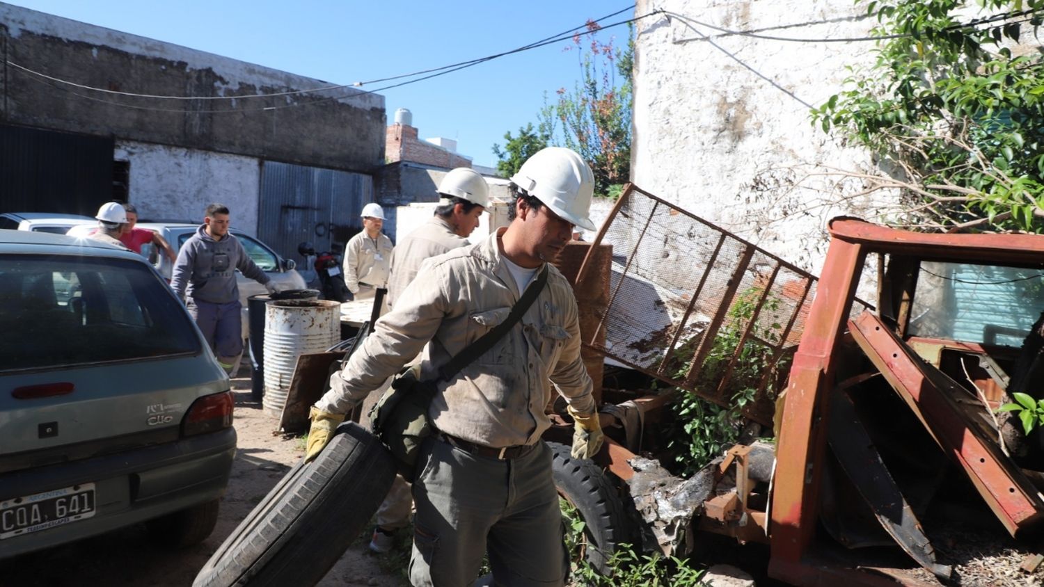 Se realizó descacharrado y fumigación en gomerías de la ciudad de Reconquista