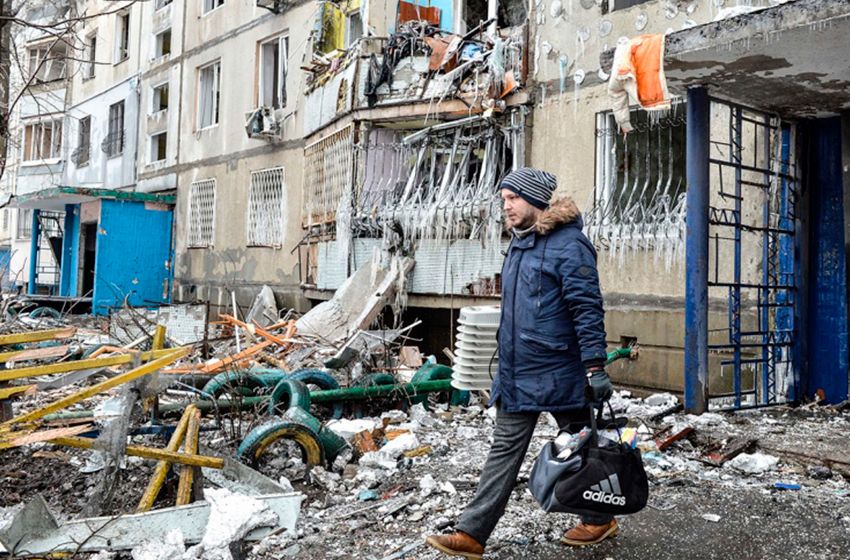 Rusia anunció una rendición masiva en Mariupol, mientras los líderes de la región visitan Kiev