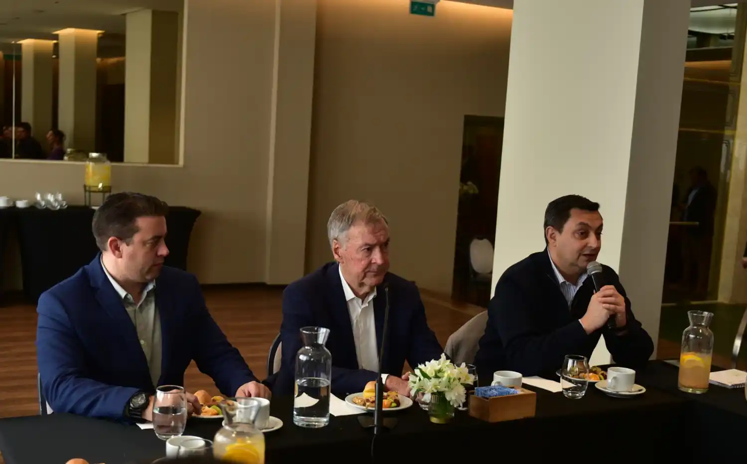 En el Hotel Windsor de Córdoba, Schiaretti habló ante los medios gráficos más importantes de la provincia.