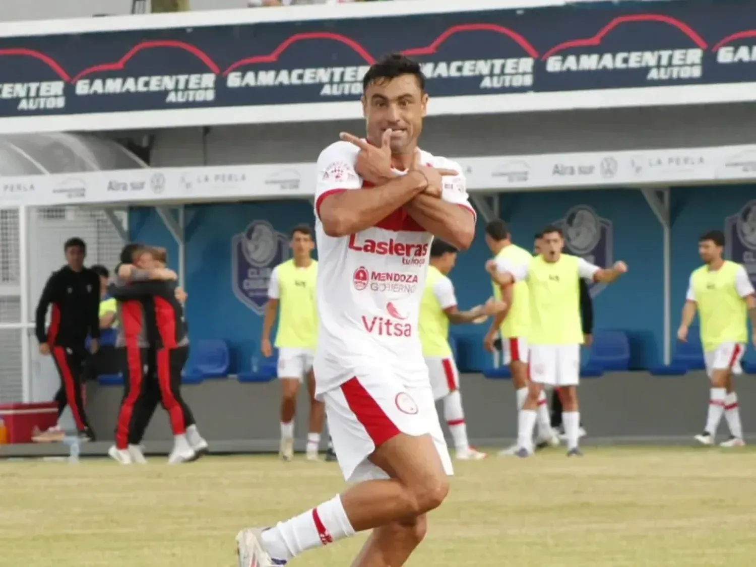 Ezequiel Cérica convirtió para Huracán Las Heras