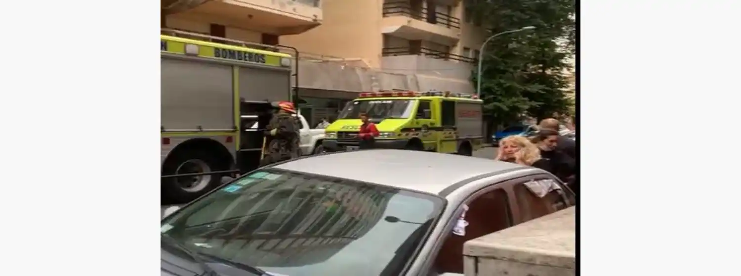 Video: incendio en un edificio ubicado en Lamadrid y Brown