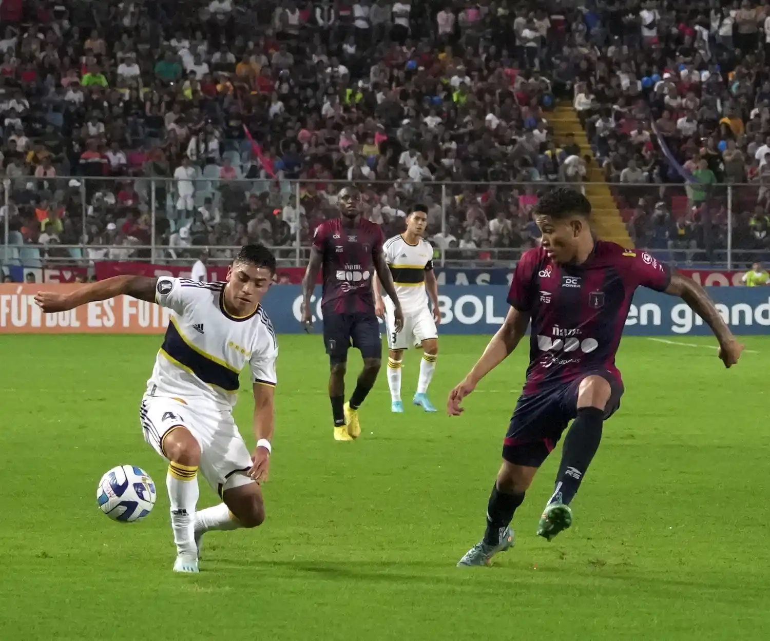 Boca con dos hombres menos no pasó del 0 a 0 ante Monagas en Venezuela