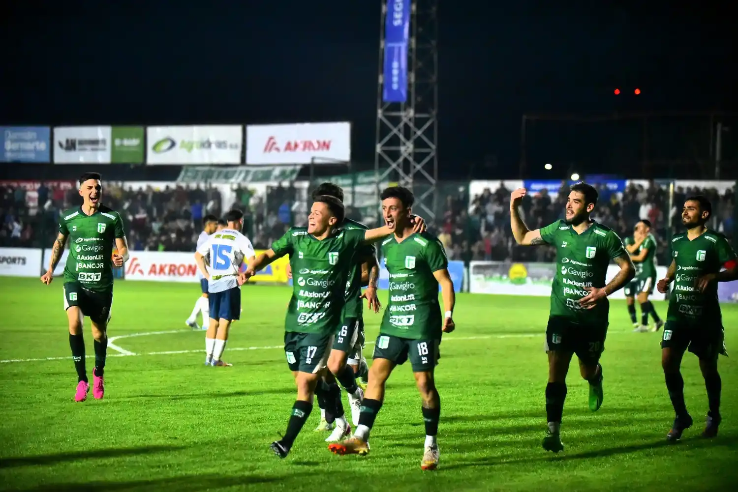 Los ingresos de Lucas Algozino y Brian Ramírez le dieron frescura al equipo local.