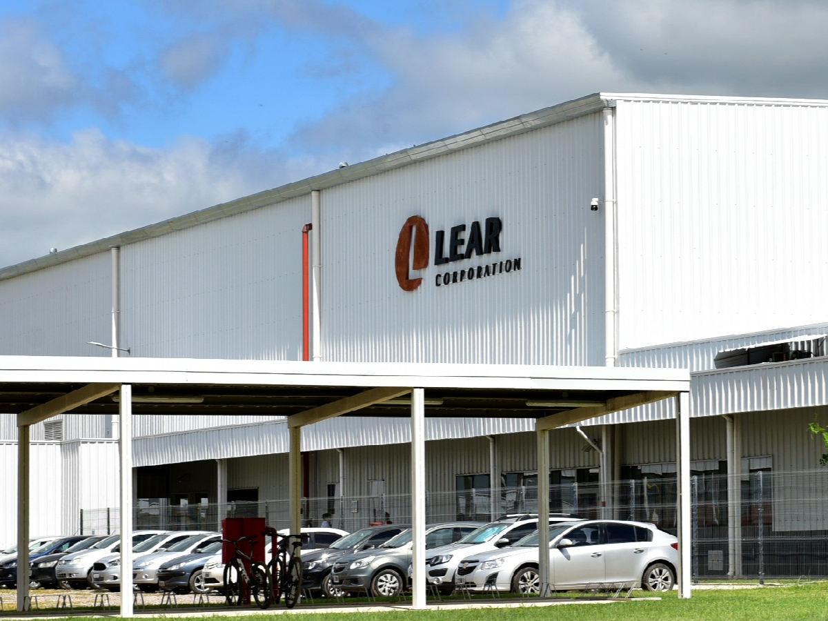 Schiaretti visita Lear y habría anuncio 