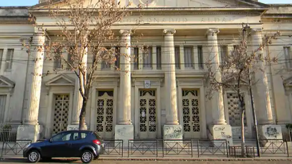 Escuela Pestalozzi: padres de alumnos exigen a la Provincia que tome medidas para desratizar el edificio